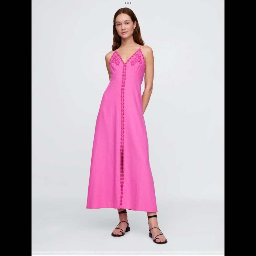 NWT - Linen blend halter embroidered maxi dress - M